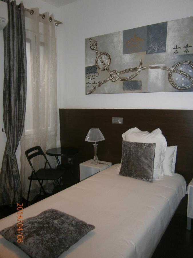Thc Latina Hostel Мадрид Стая снимка