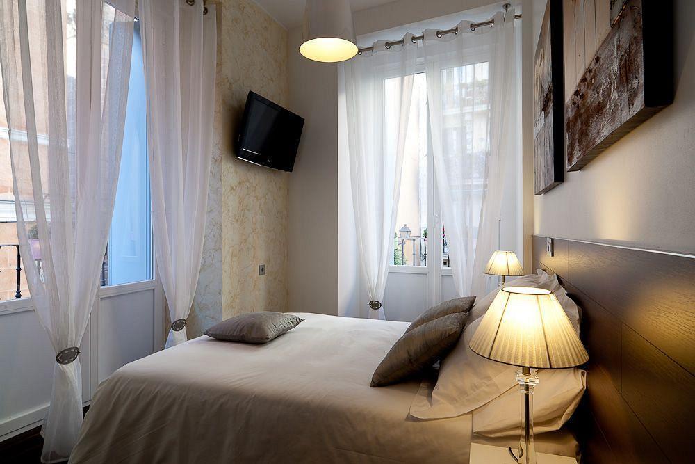 Thc Latina Hostel Мадрид Екстериор снимка