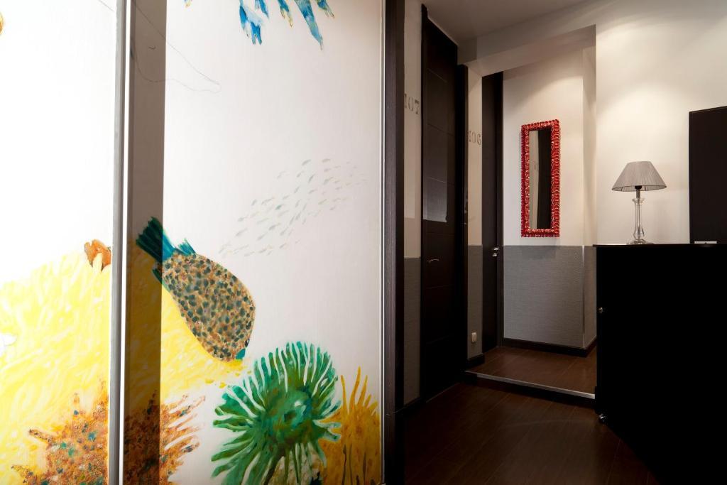 Thc Latina Hostel Мадрид Екстериор снимка