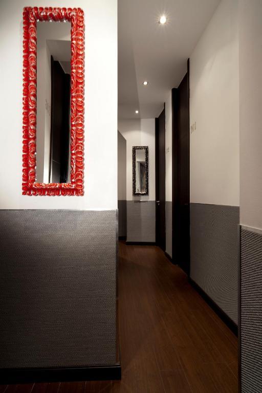 Thc Latina Hostel Мадрид Екстериор снимка
