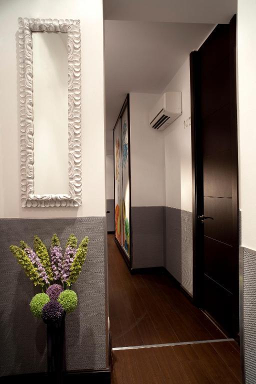 Thc Latina Hostel Мадрид Екстериор снимка