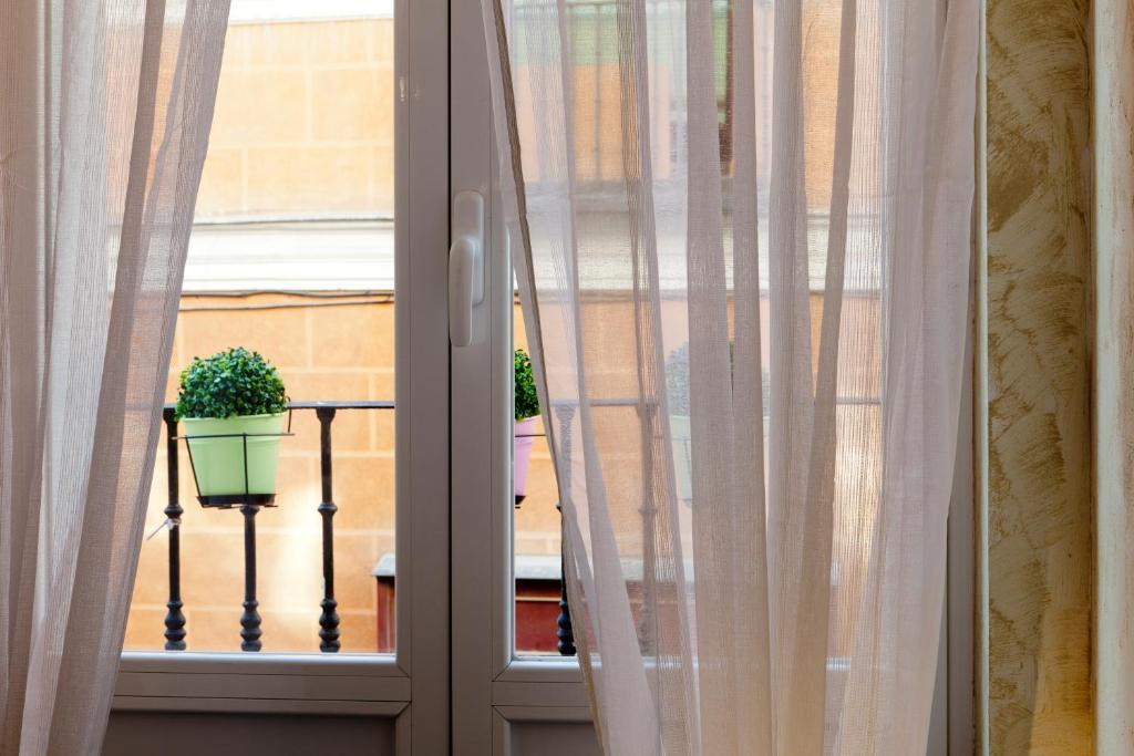 Thc Latina Hostel Мадрид Екстериор снимка